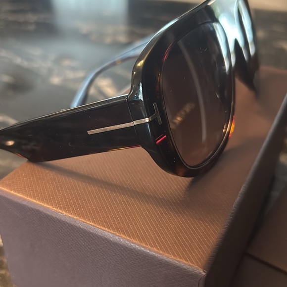 Tom Ford Sunglasses - Picture 8 of 9